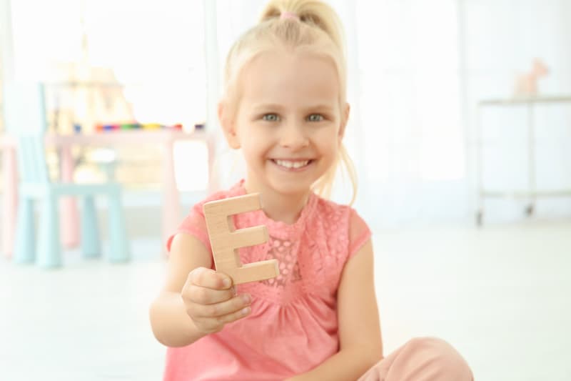 1815 Girl Names That Start With E (With Meanings and Popularity)